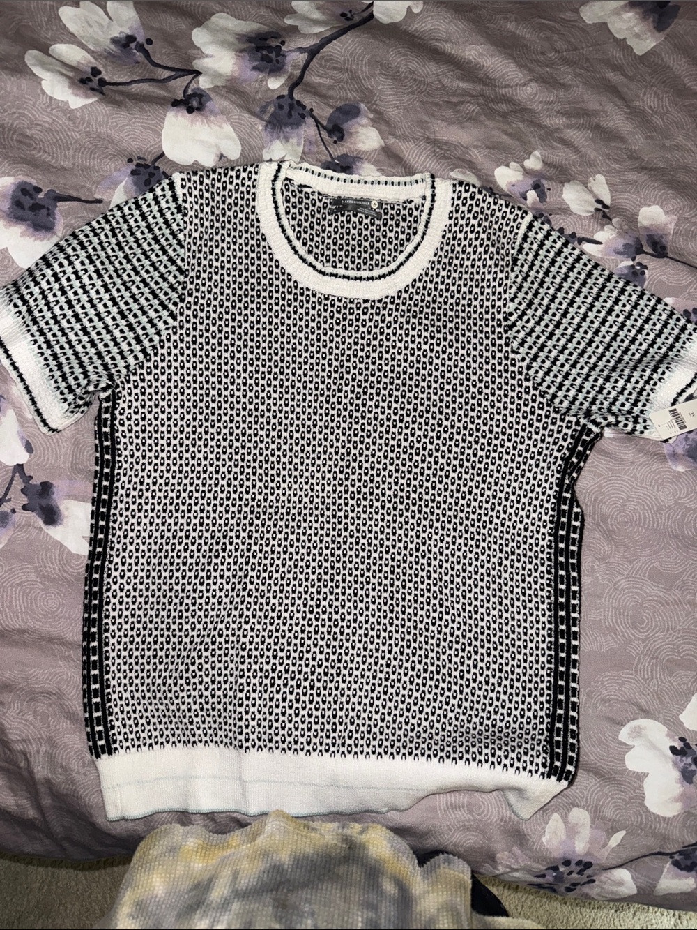 women Black and White Crewneck Short-Sleeve Sweater